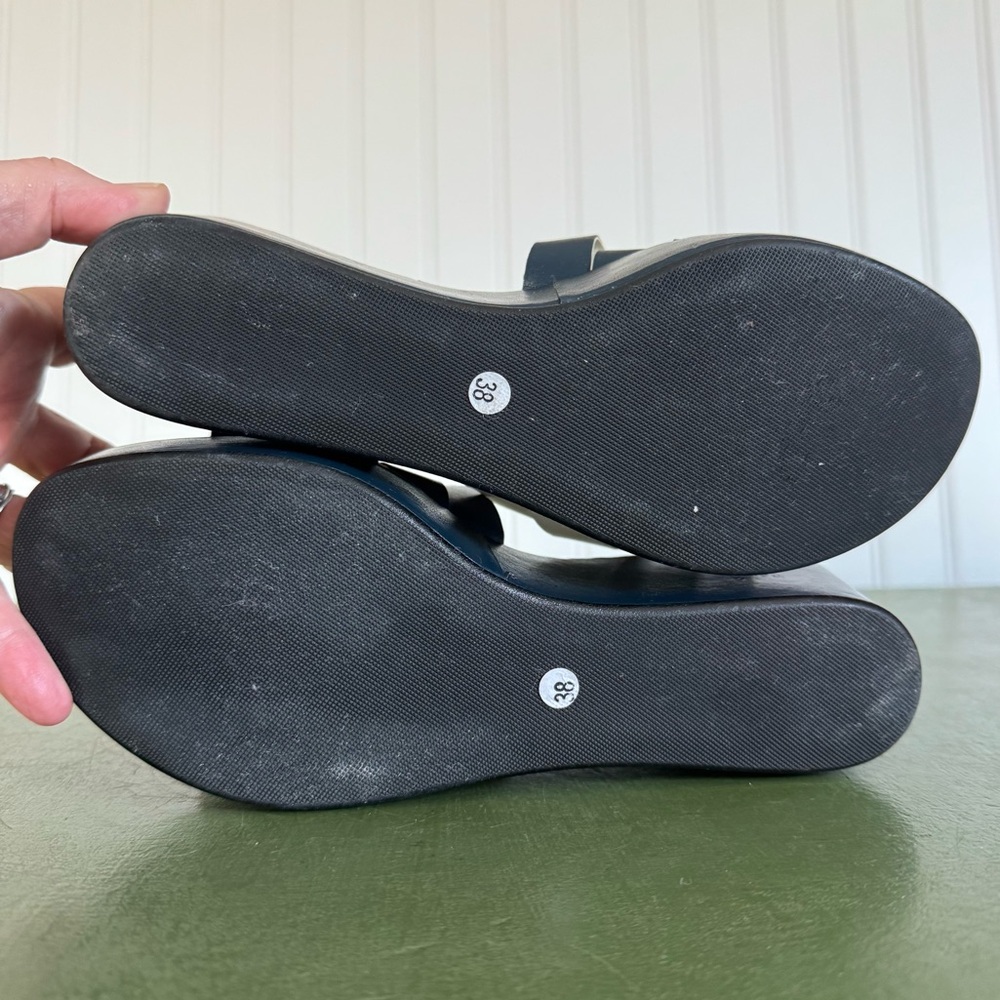 Butter Italy Two-Tone Top Twist Platform Sandals in Navy and Cream *Italy* - Picture 4 of 13